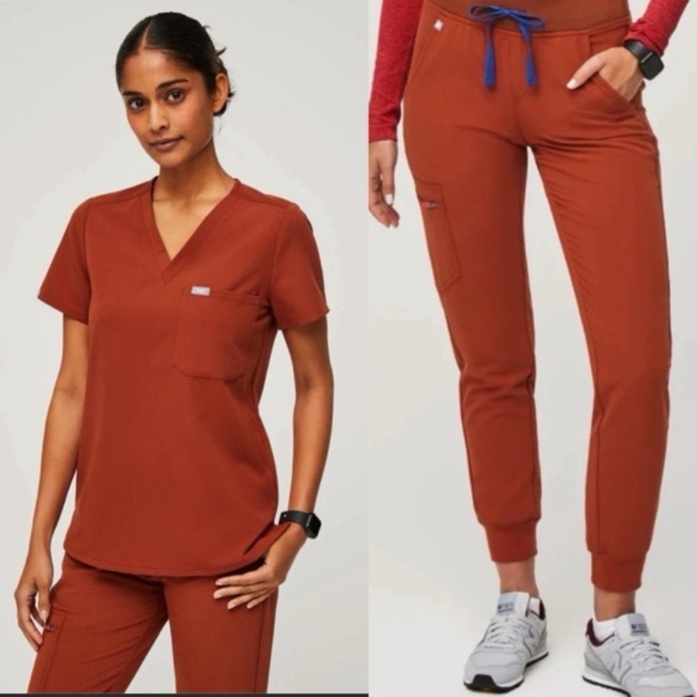 Figs Jogger Scrub Set in Auburn